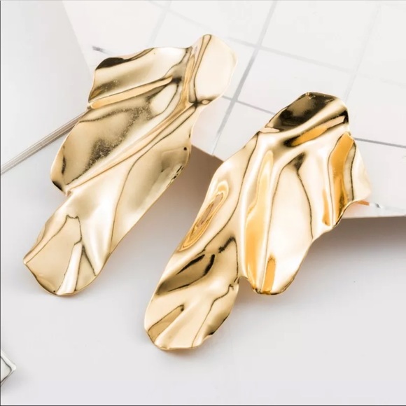 π 3/$45 π π Crumpled metal earring - Picture 2 of 3